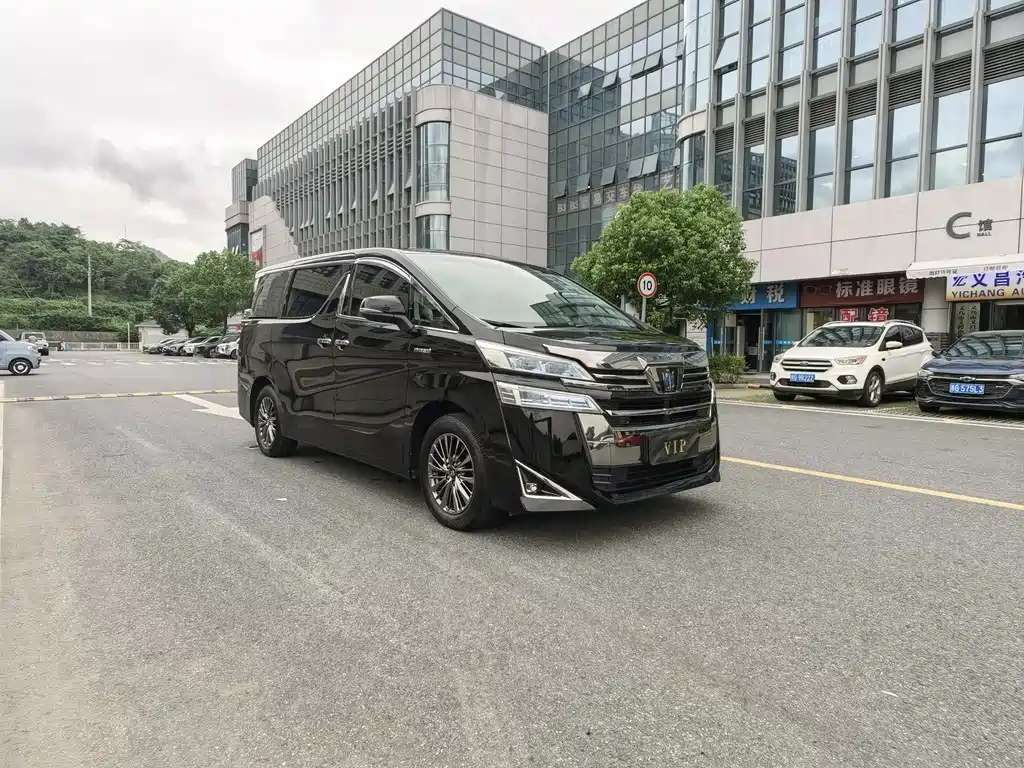Toyota Alphard — фото 8