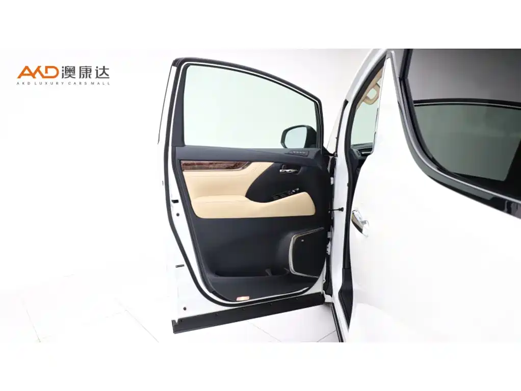 Toyota Alphard — фото 11