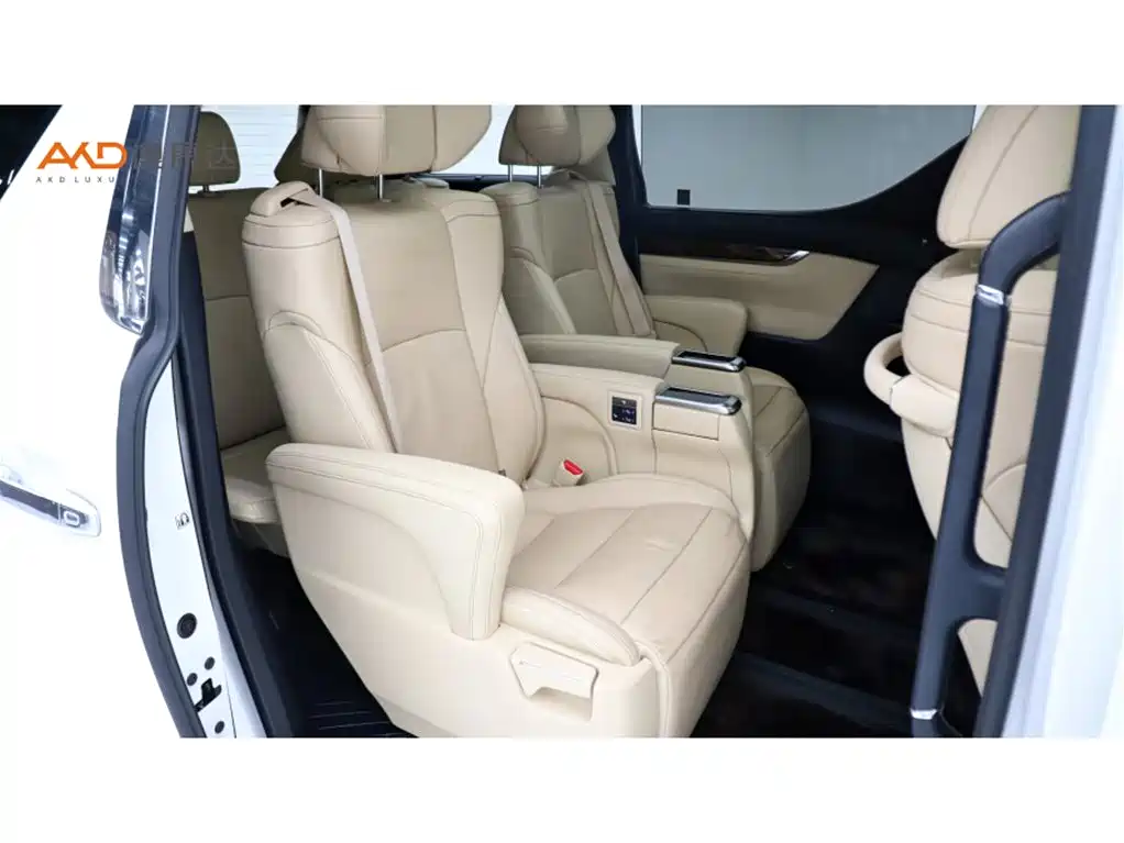 Toyota Alphard — фото 8