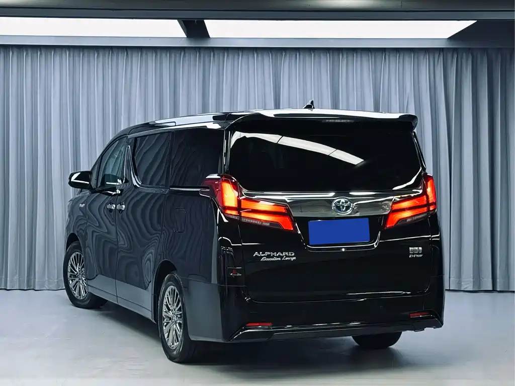 Toyota Alphard — фото 4