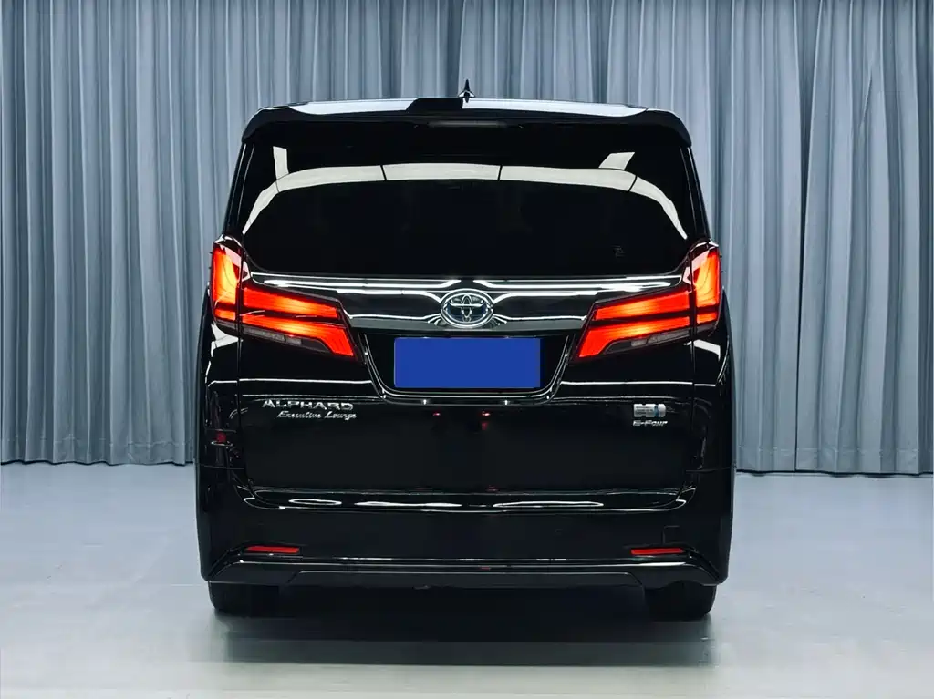 Toyota Alphard — фото 5