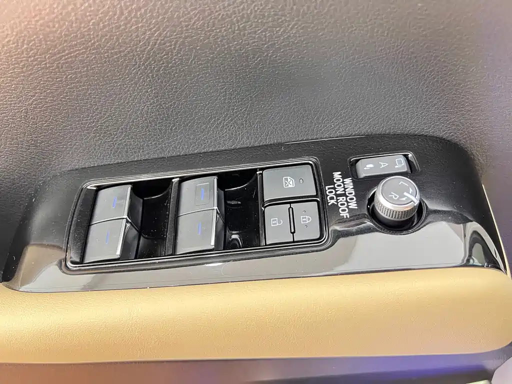 Toyota Alphard — фото 18