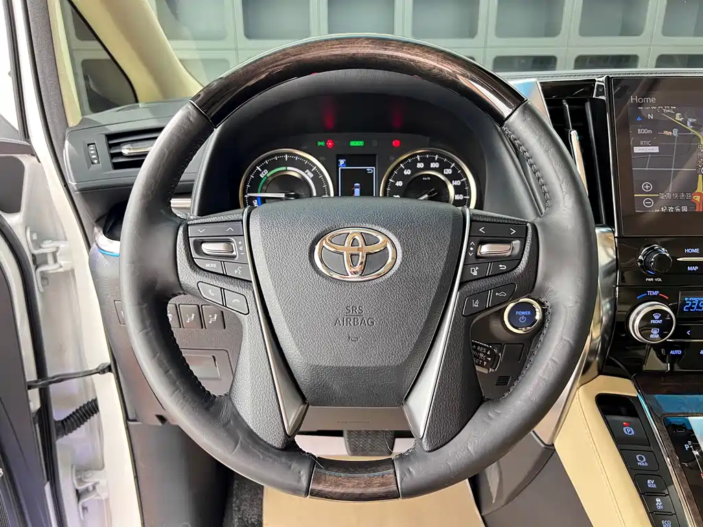 Toyota Alphard — фото 23
