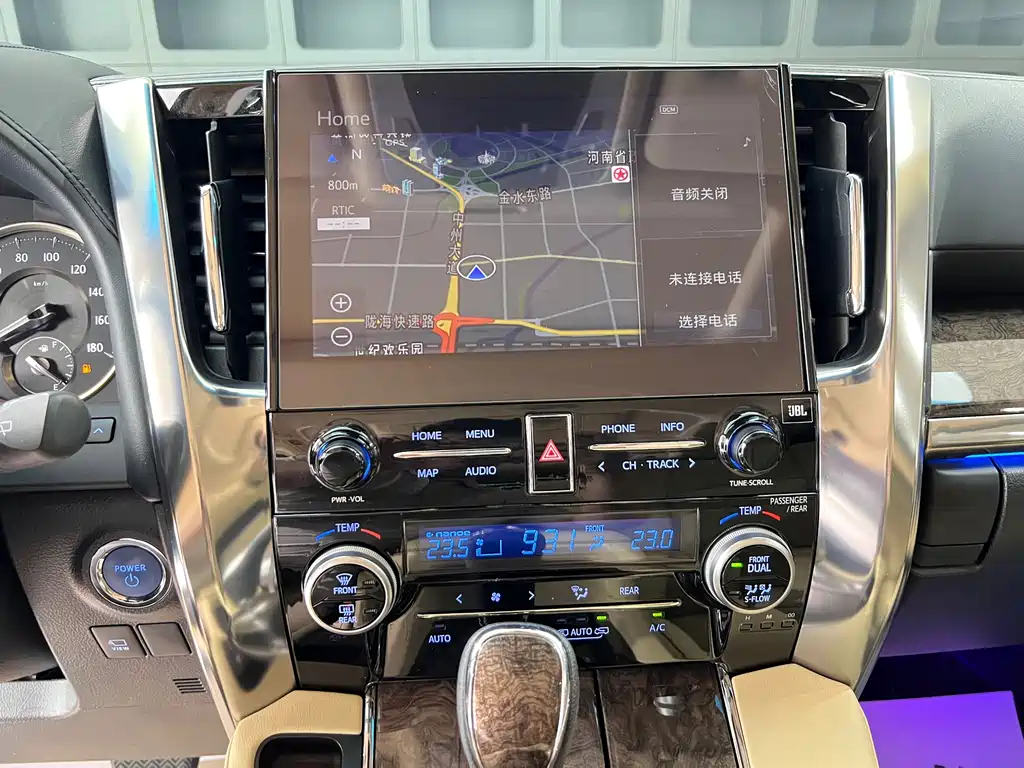 Toyota Alphard — фото 24