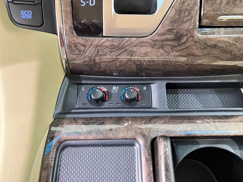 Toyota Alphard — фото 26