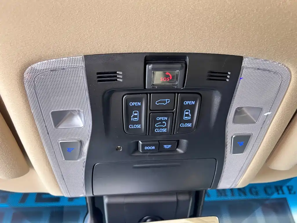 Toyota Alphard — фото 28