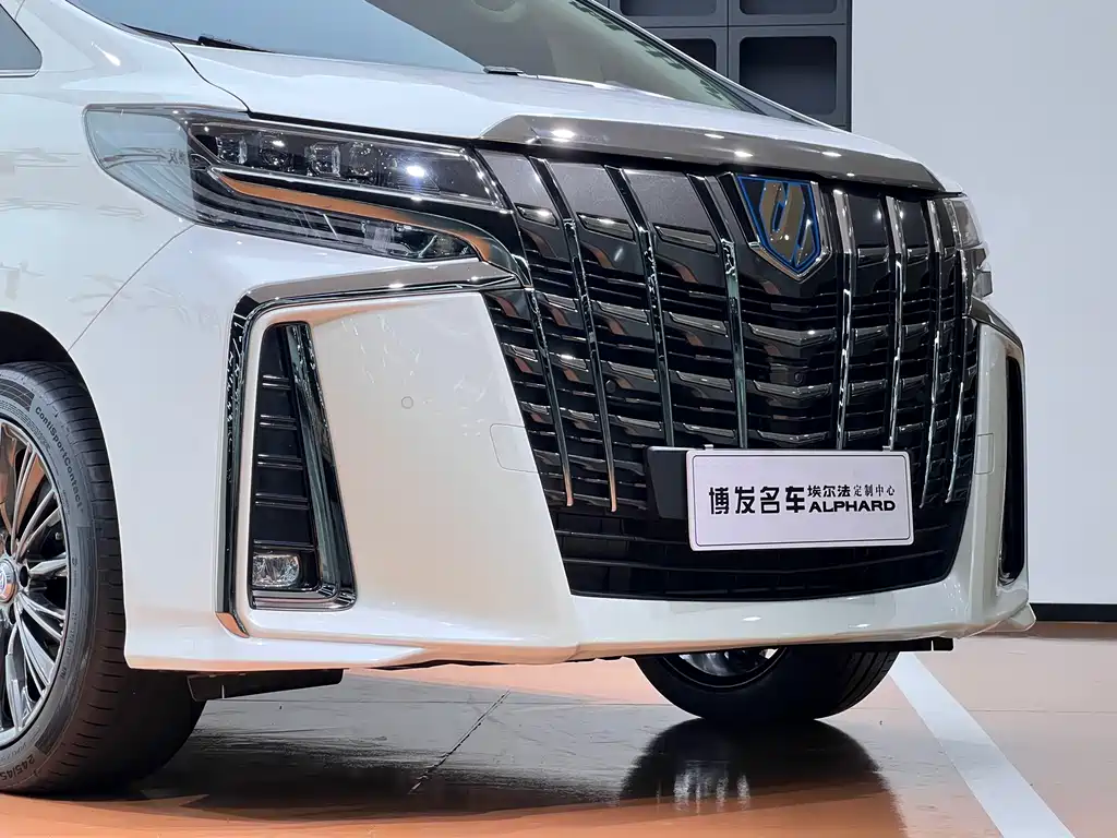 Toyota Alphard — фото 4
