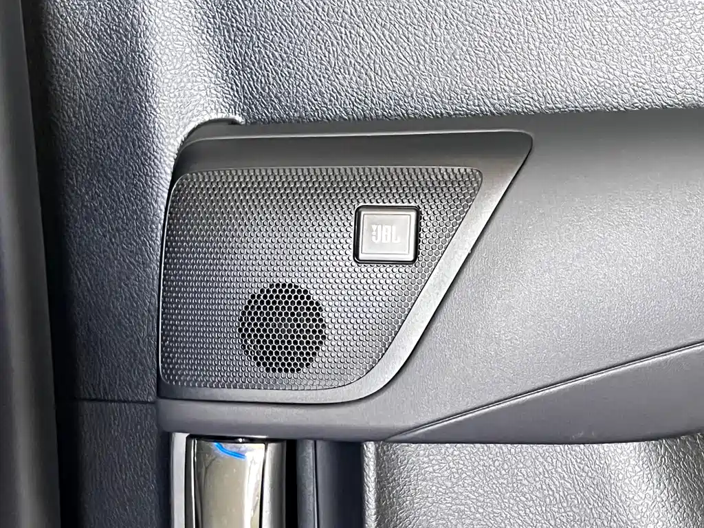 Toyota Alphard — фото 32
