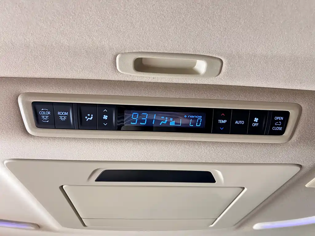 Toyota Alphard — фото 33