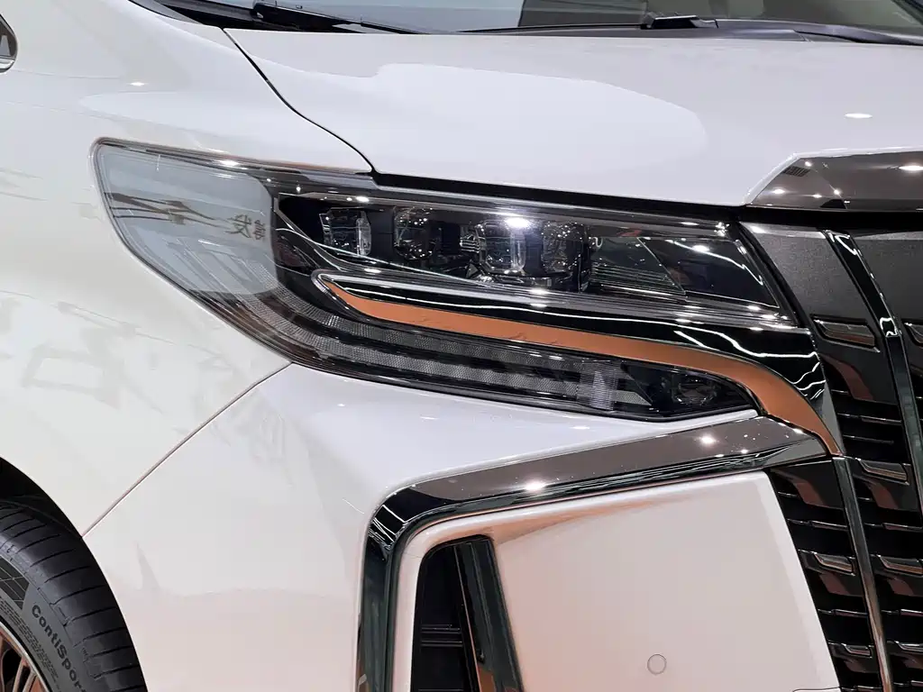Toyota Alphard — фото 5