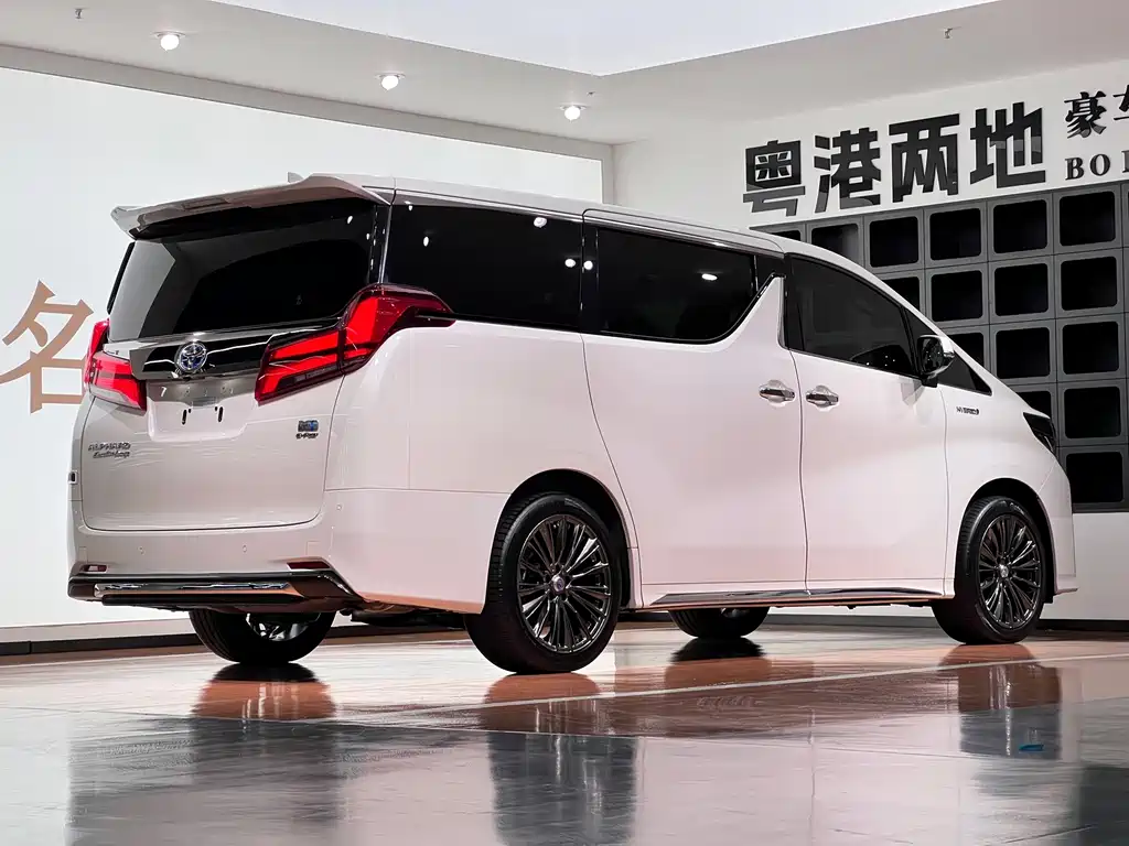 Toyota Alphard — фото 7