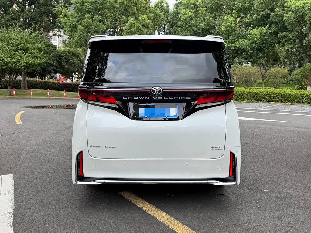 Toyota Vellfire — фото 11