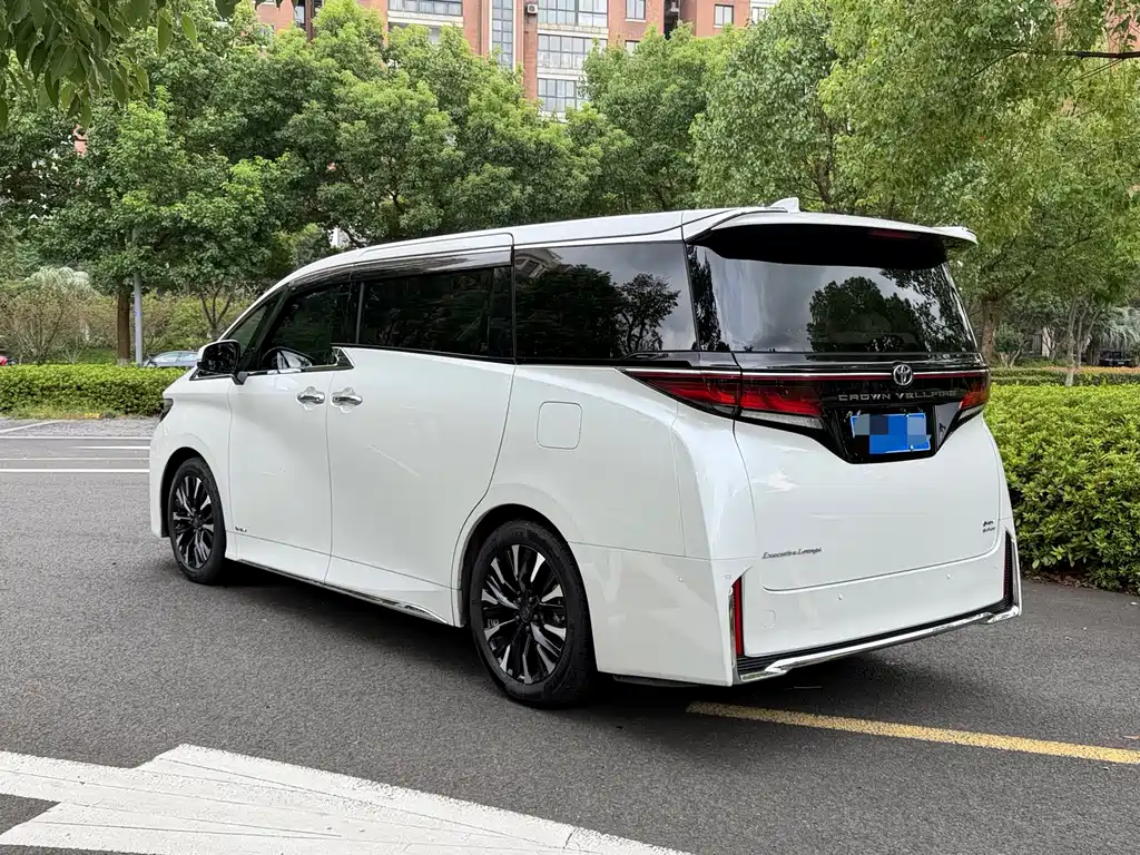 Toyota Vellfire — фото 12