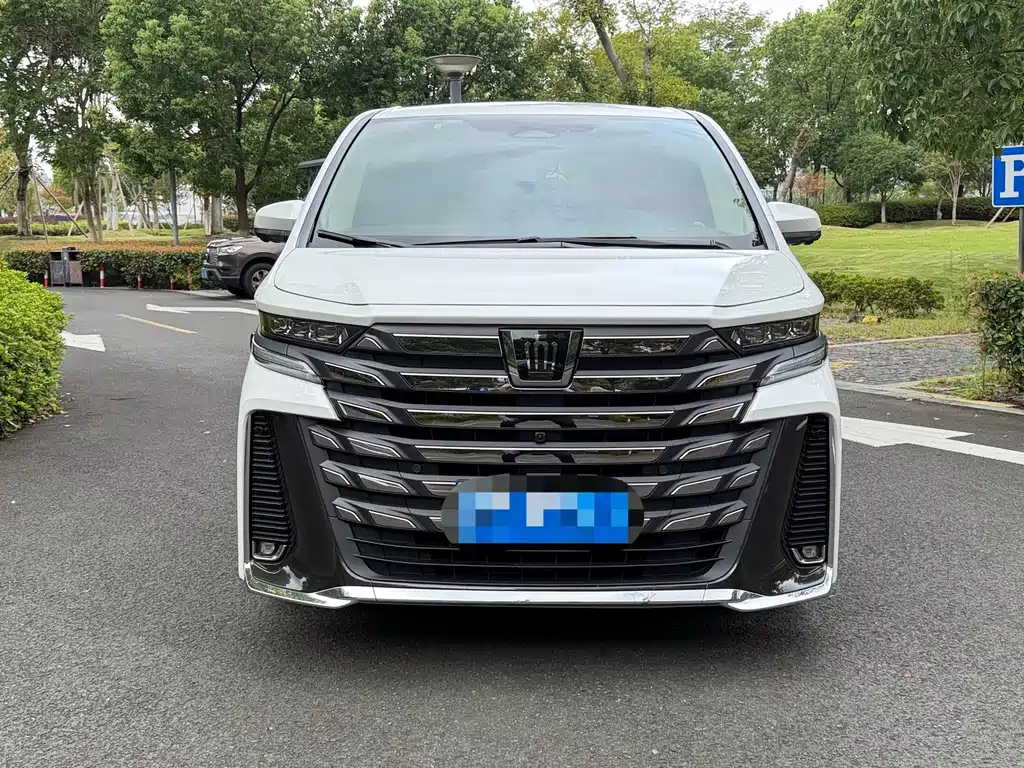 Toyota Vellfire — фото 3