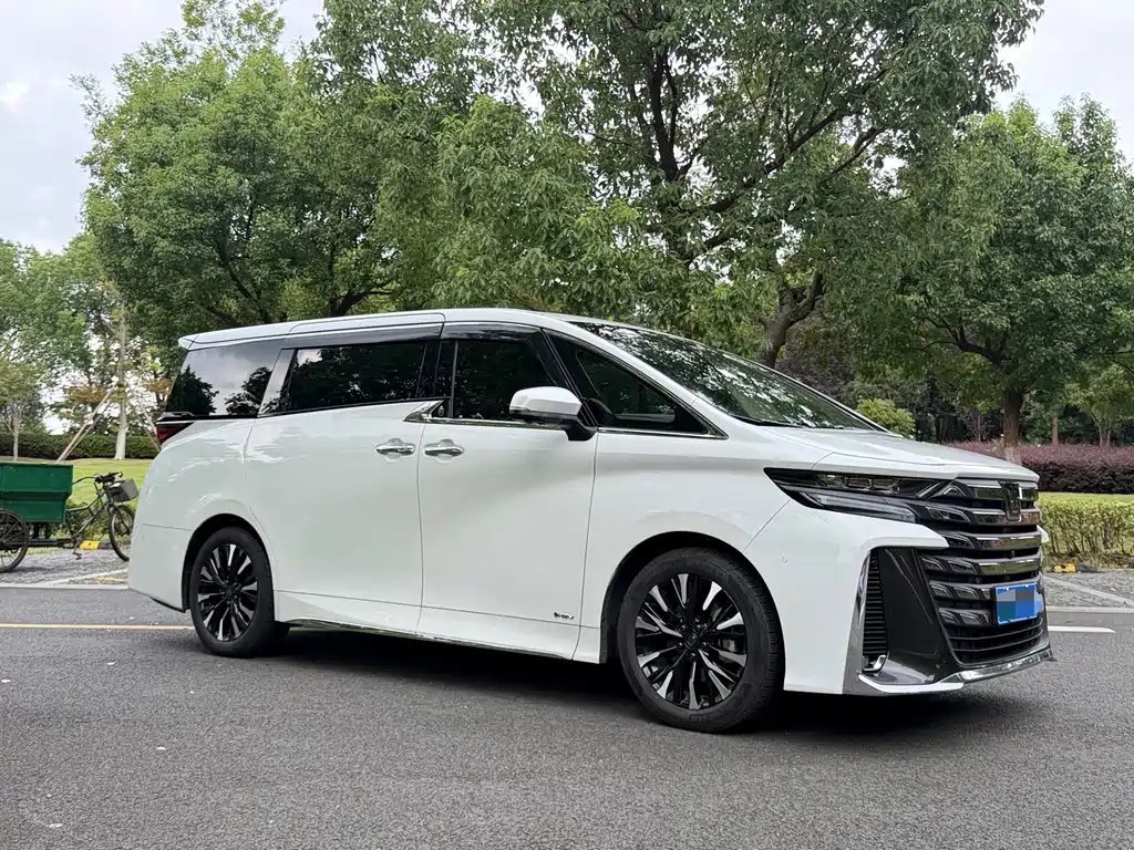 Toyota Vellfire — фото 4