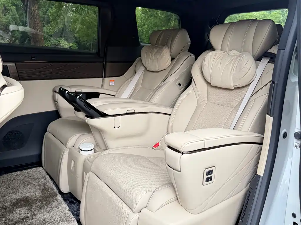 Toyota Vellfire — фото 8