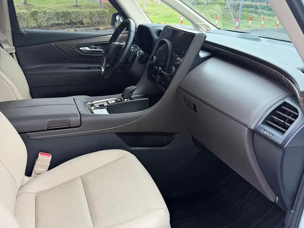 Toyota Vellfire — фото 9