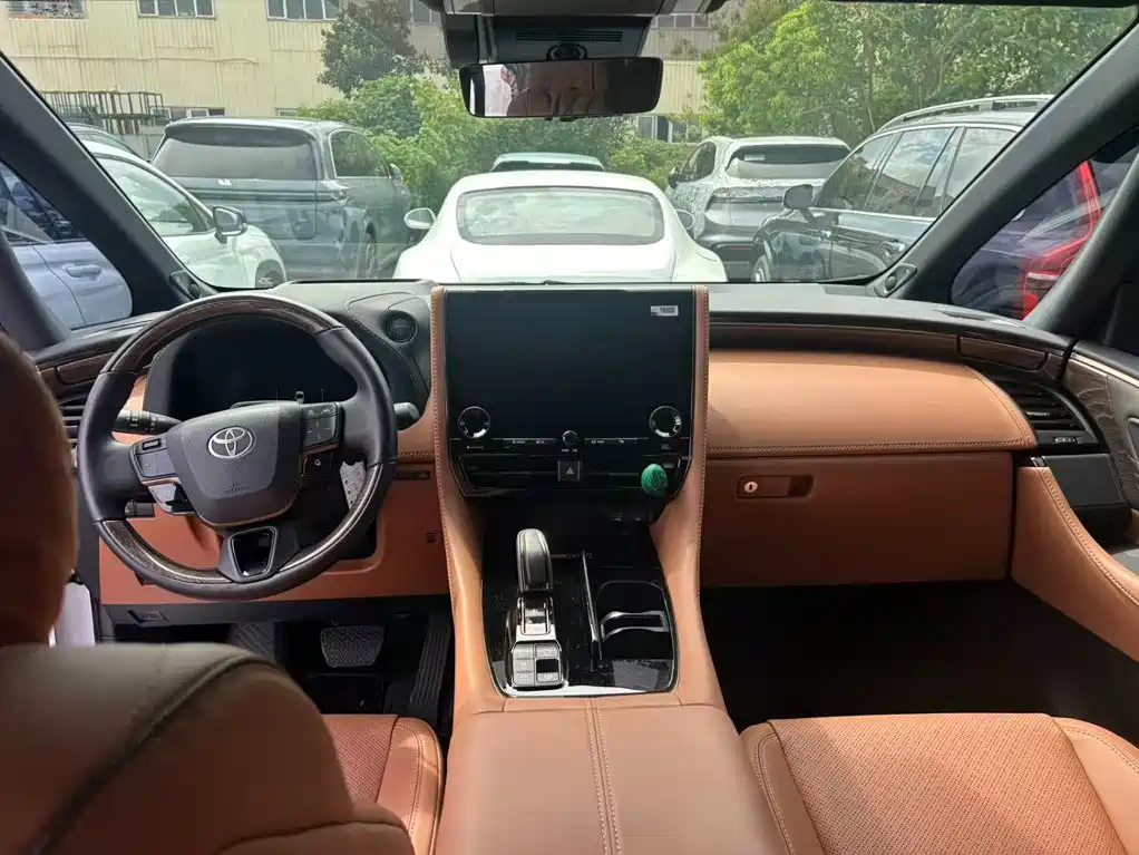 Toyota Alphard — фото 3