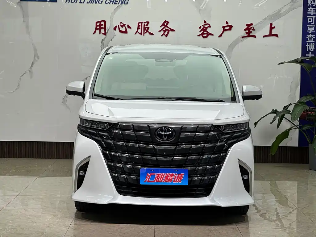 Toyota Alphard — фото 2