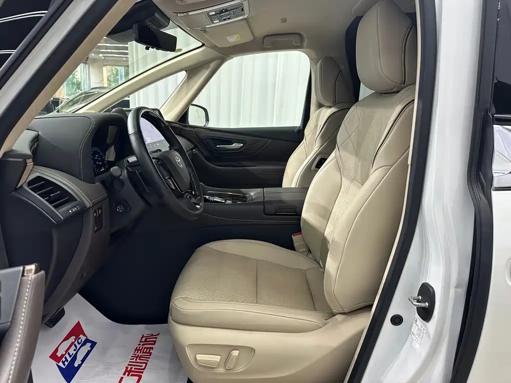Toyota Alphard — фото 4