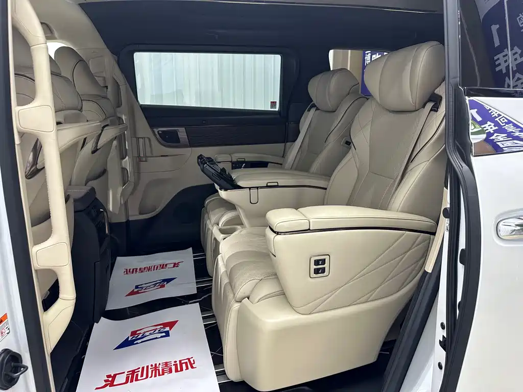 Toyota Alphard — фото 5