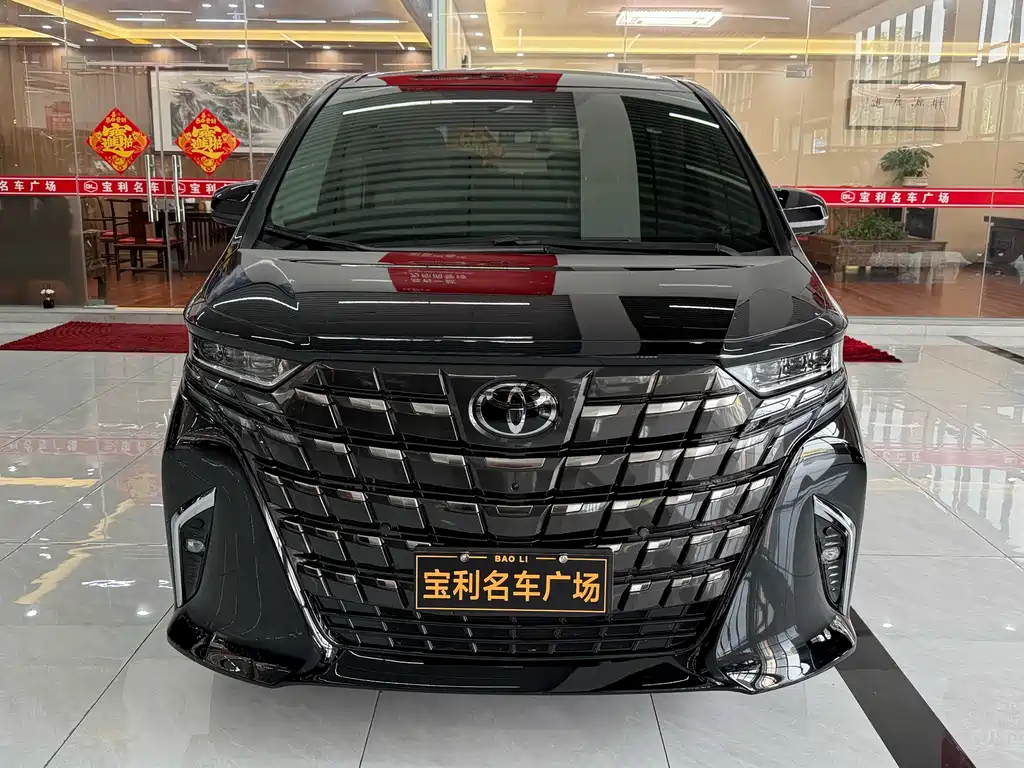 Toyota Alphard — фото 2