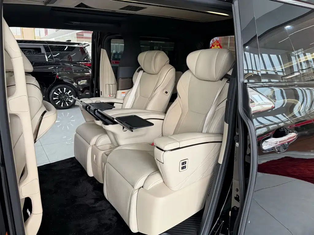 Toyota Alphard — фото 13