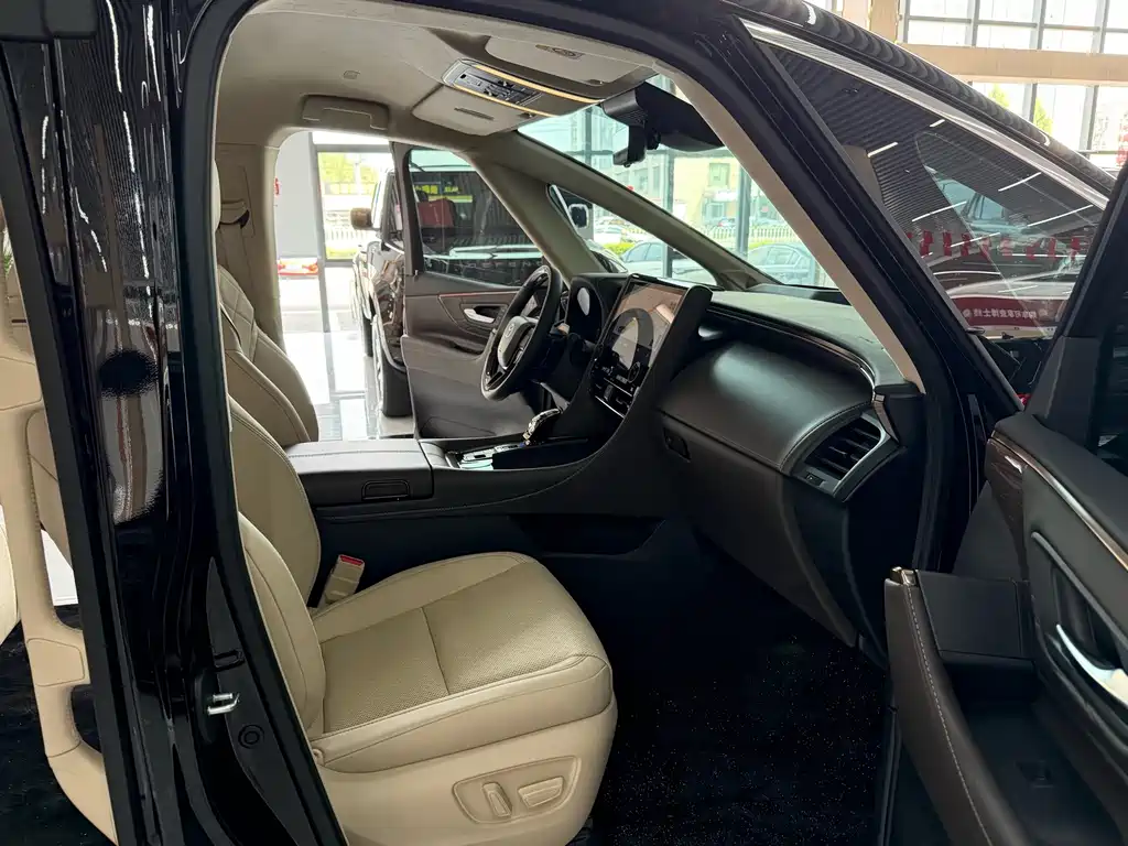 Toyota Alphard — фото 16