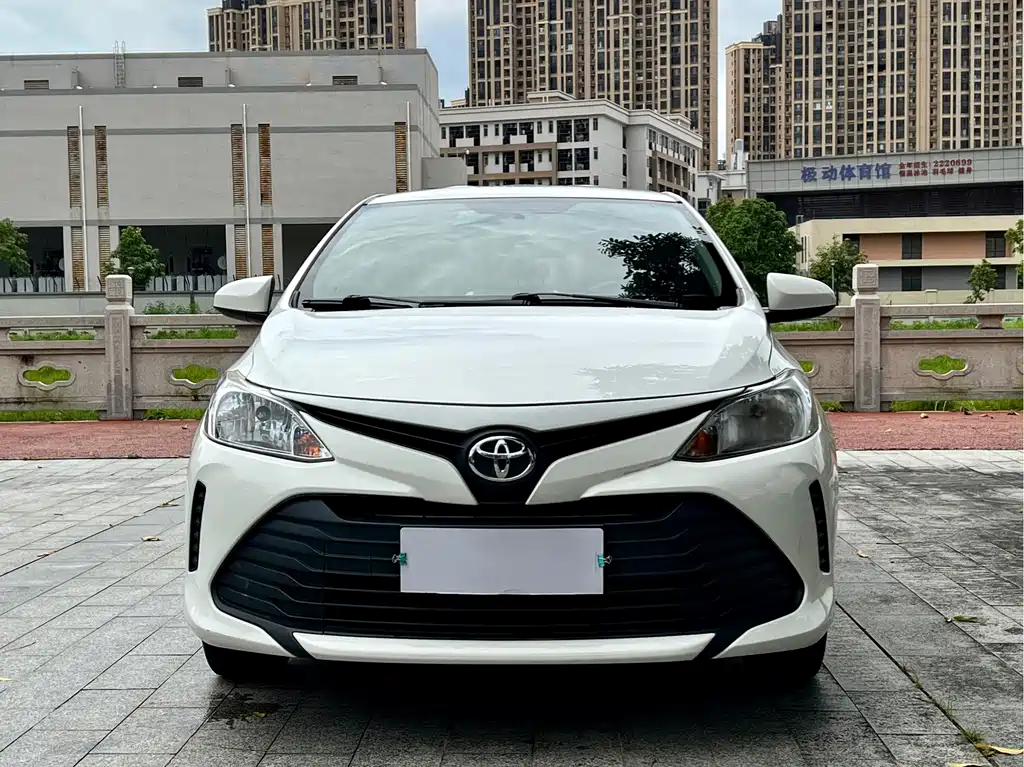 Toyota Vios — фото 2