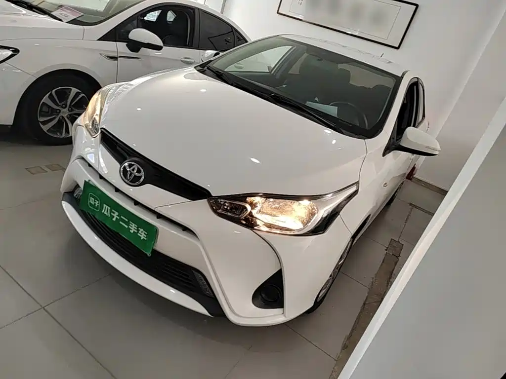 Toyota Yaris L — фото 2