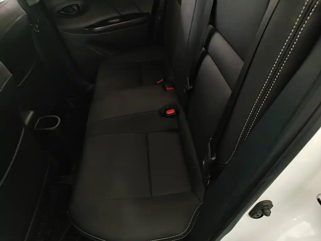 Toyota Yaris L — фото 17