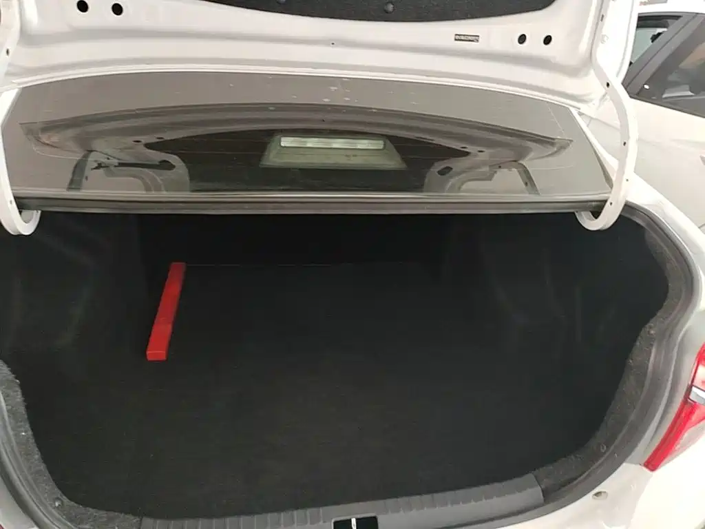 Toyota Yaris L — фото 19