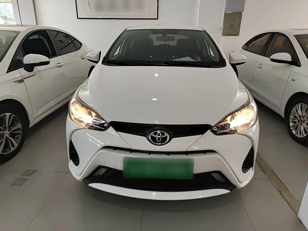 Toyota Yaris L — фото 3