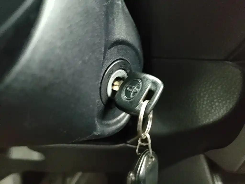Toyota Yaris L — фото 9