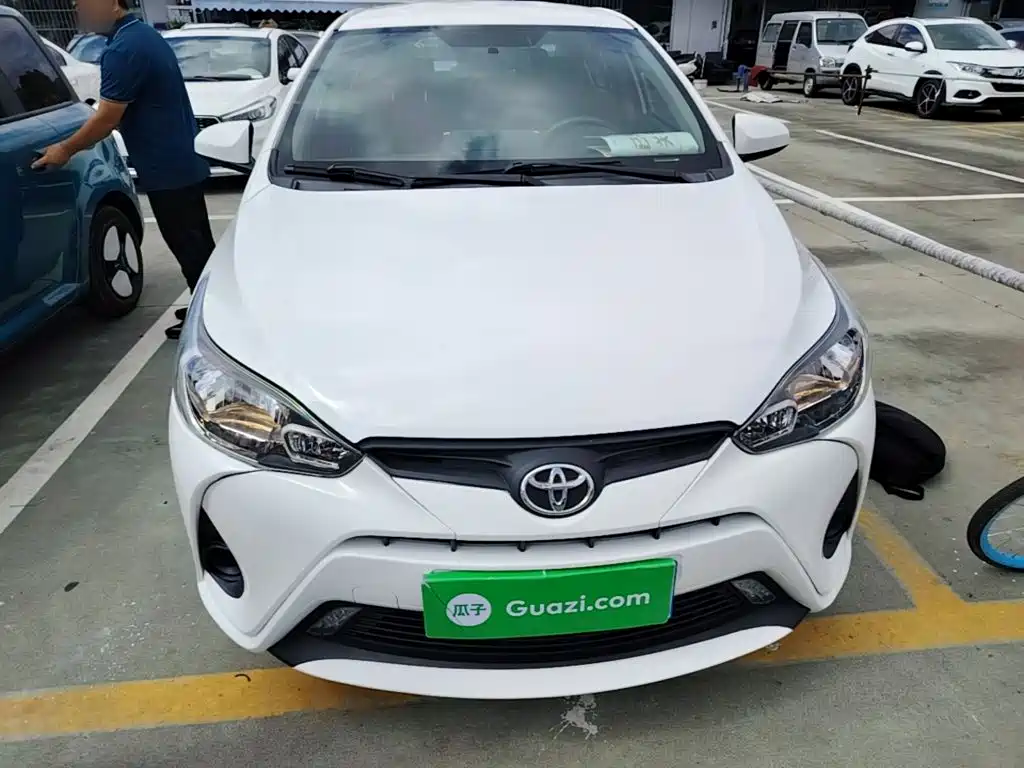 Toyota Yaris L — фото 3