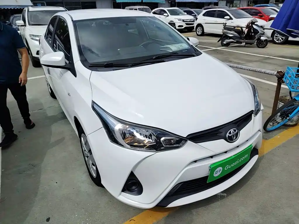 Toyota Yaris L — фото 4