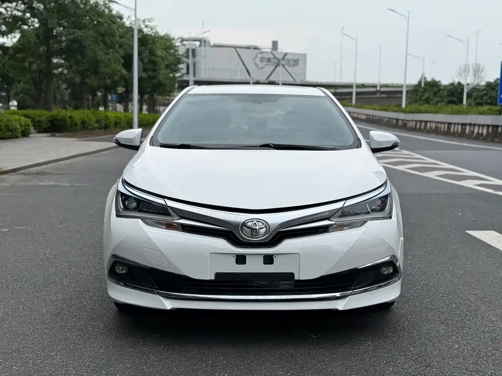 Toyota Corolla — фото 2
