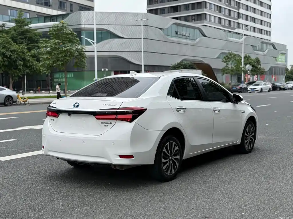 Toyota Corolla — фото 4