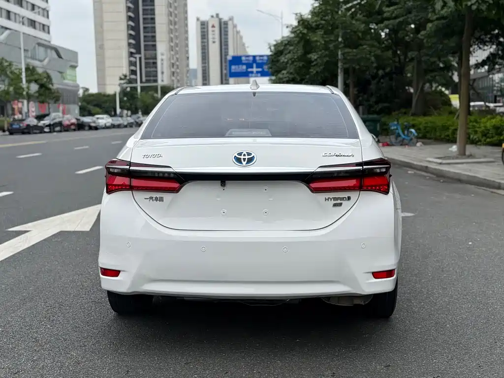 Toyota Corolla — фото 5