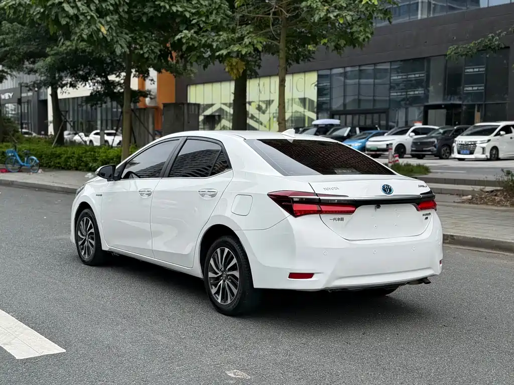Toyota Corolla — фото 6
