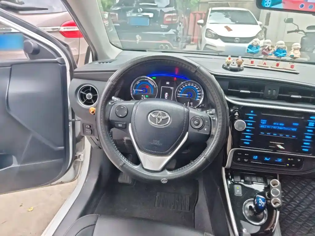Toyota Corolla — фото 11