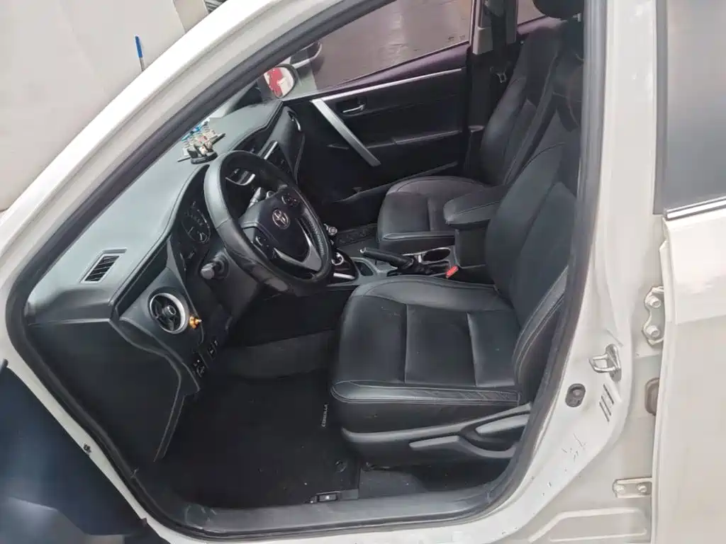 Toyota Corolla — фото 15