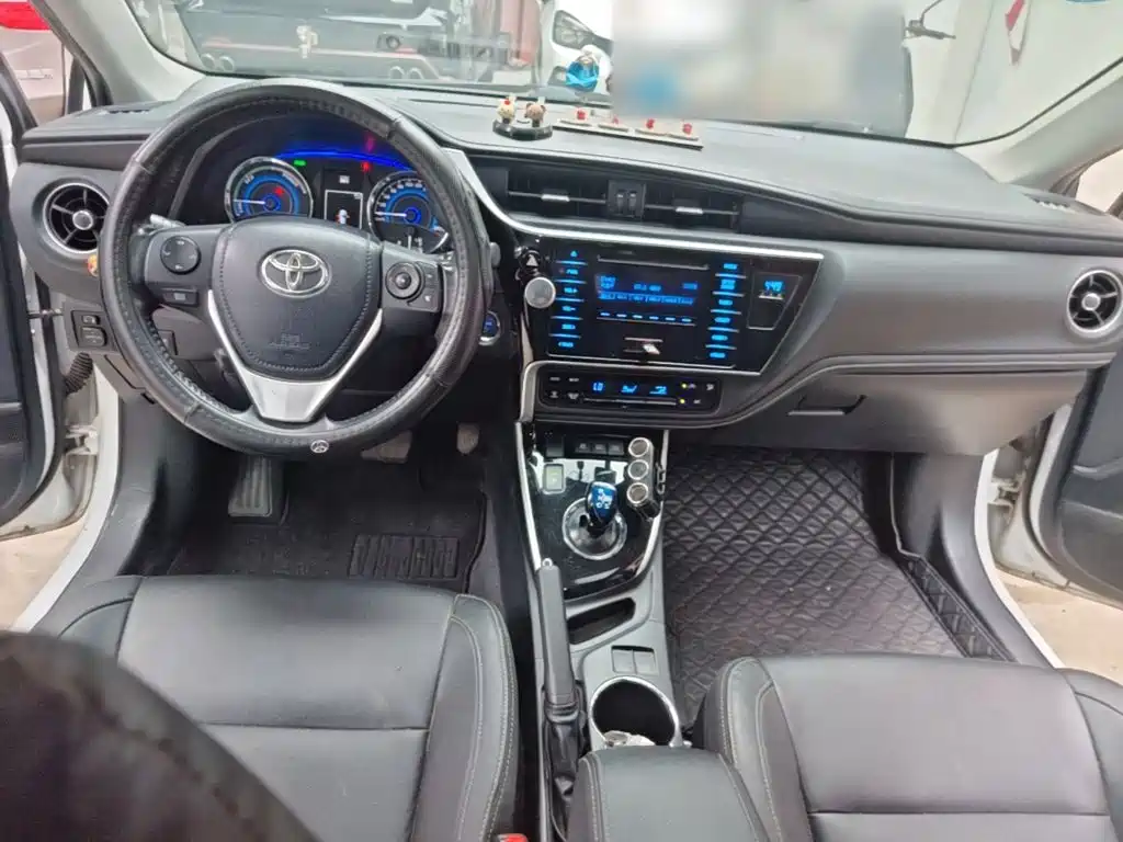 Toyota Corolla — фото 10
