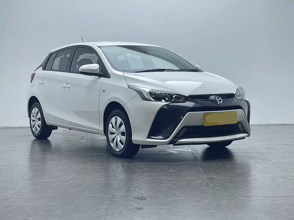 Toyota Yaris L — фото 3