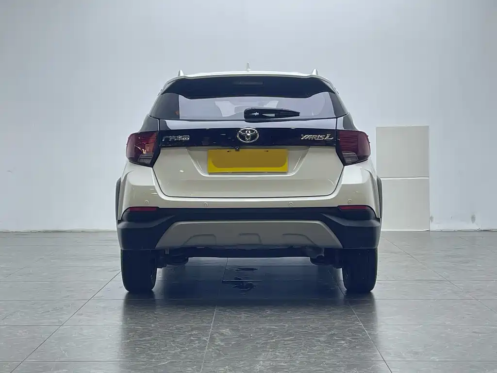 Toyota Yaris L — фото 4