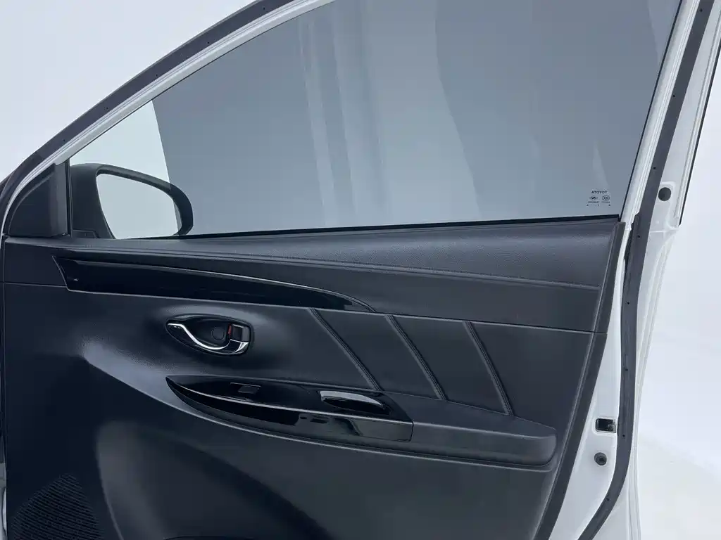 Toyota Yaris L — фото 23