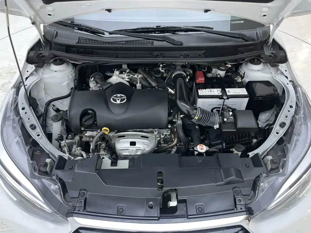 Toyota Yaris L — фото 30