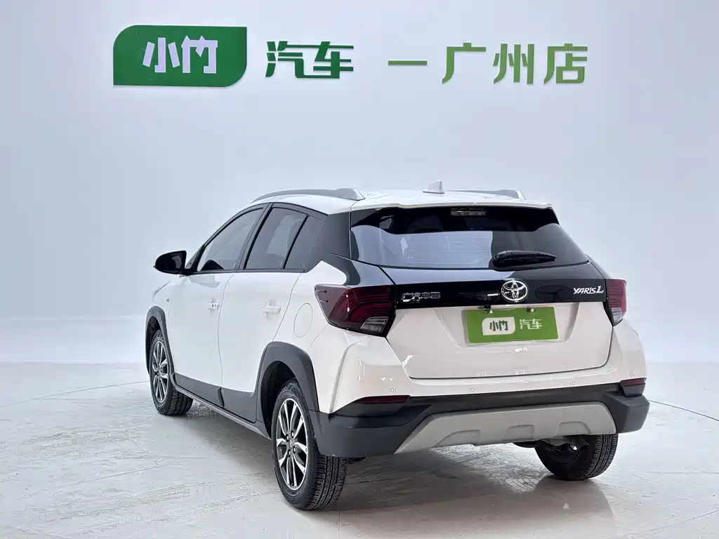 Toyota Yaris L — фото 4