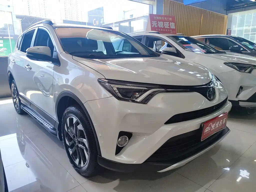 Toyota RAV4 — фото 3