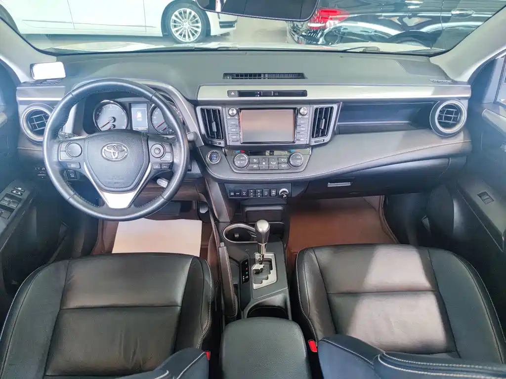 Toyota RAV4 — фото 6